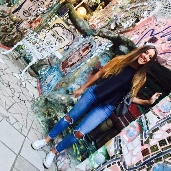 Meet your Posher, Mindy - Picture 1 of 1